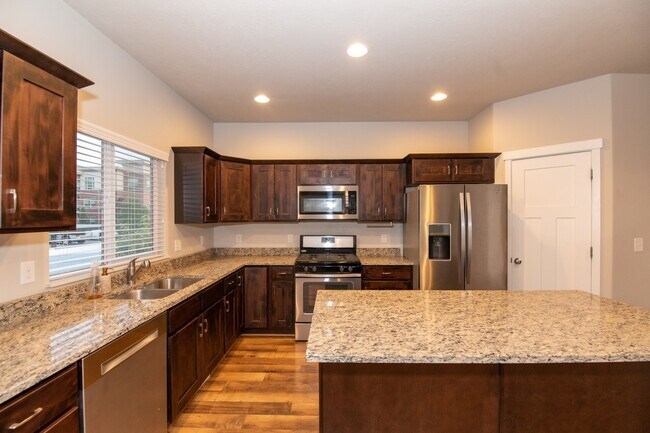 Building Photo - Beautiful Home in Midvale!