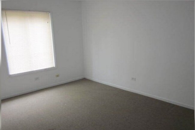 Main Bedroom - 274 W Ct of Shorewood