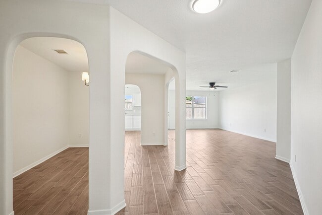 Building Photo - 11926 Panay Dr