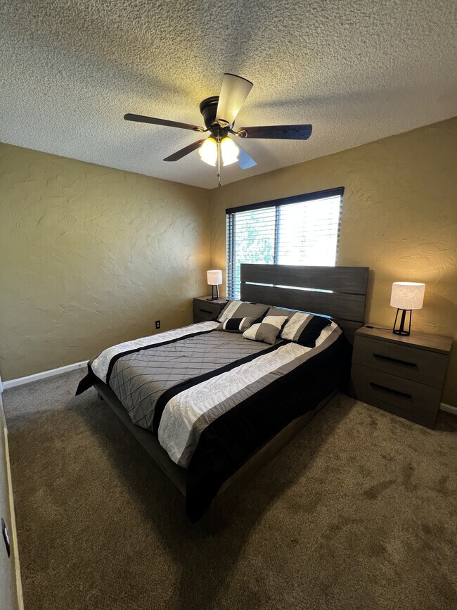 Foto del edificio - 6735 Glade Park Dr