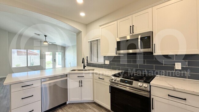 Foto del edificio - 206 W Oxford Ln