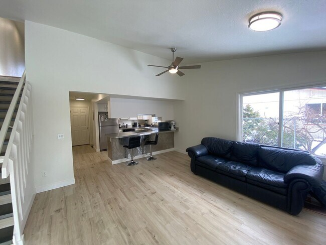 Foto del edificio - Well maintained 2 bed, 1.5 Bath Townhouse in West Anchorage!