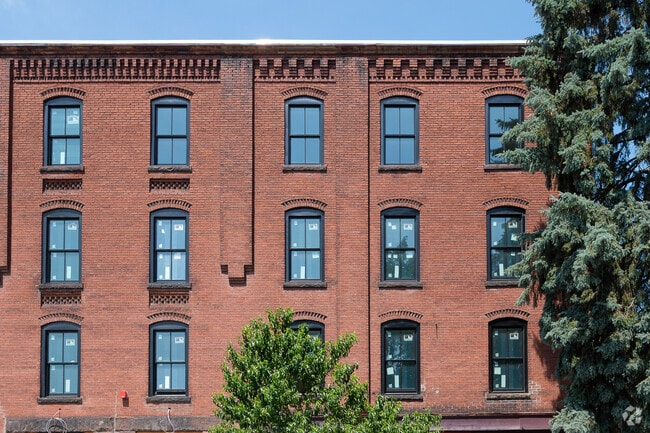 Building Photo - 30 Woodland St