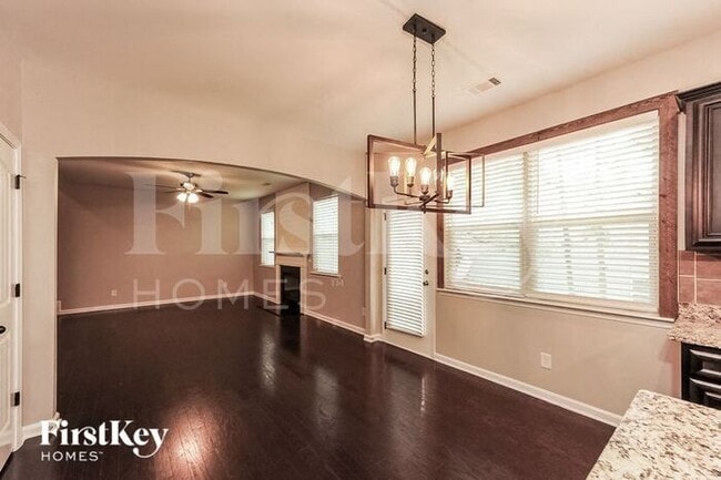 Building Photo - 129 Park Village Dr