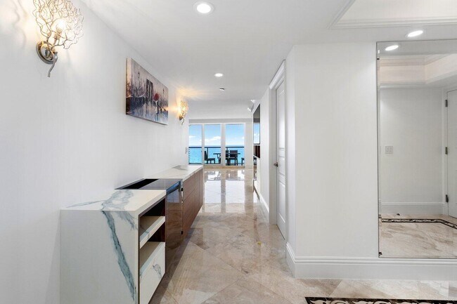 Building Photo - 2727 S Ocean Blvd