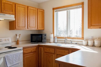 Building Photo - 433 15th Ave