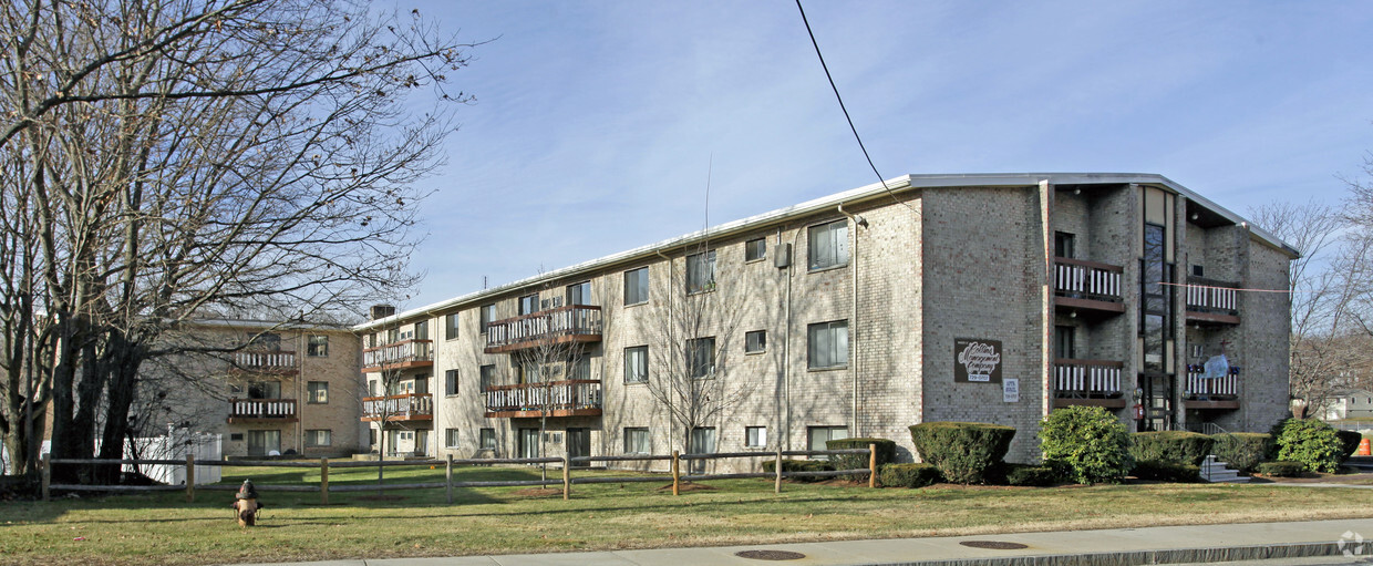 Primary Photo - 980 Main St