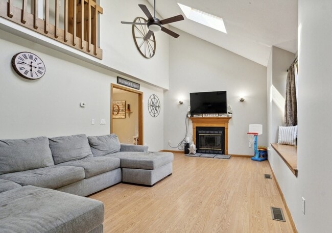 Foto del edificio - 44 Spice Hill Dr