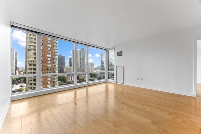 Building Photo - 2 2nd St