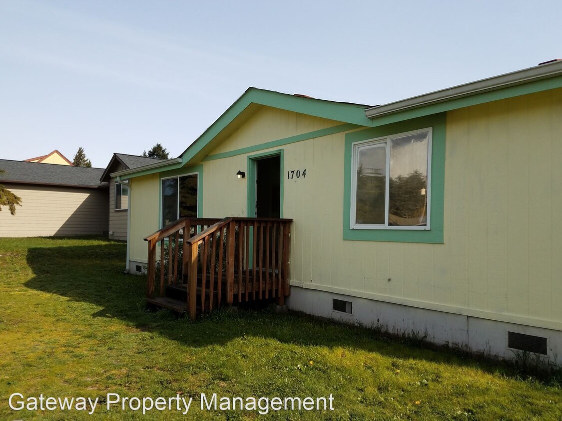 2 br, 1.5 bath House 1704 Jefferson Street House Rental in Shelton