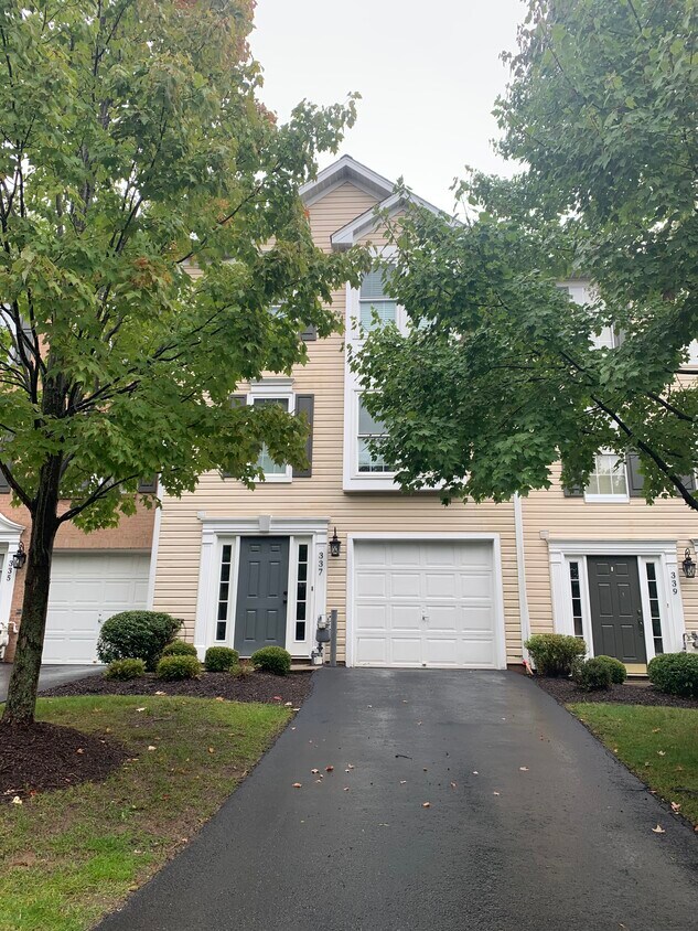 337 Murrays Ln, Pittsburgh, PA 15234 Townhome Rentals in Pittsburgh