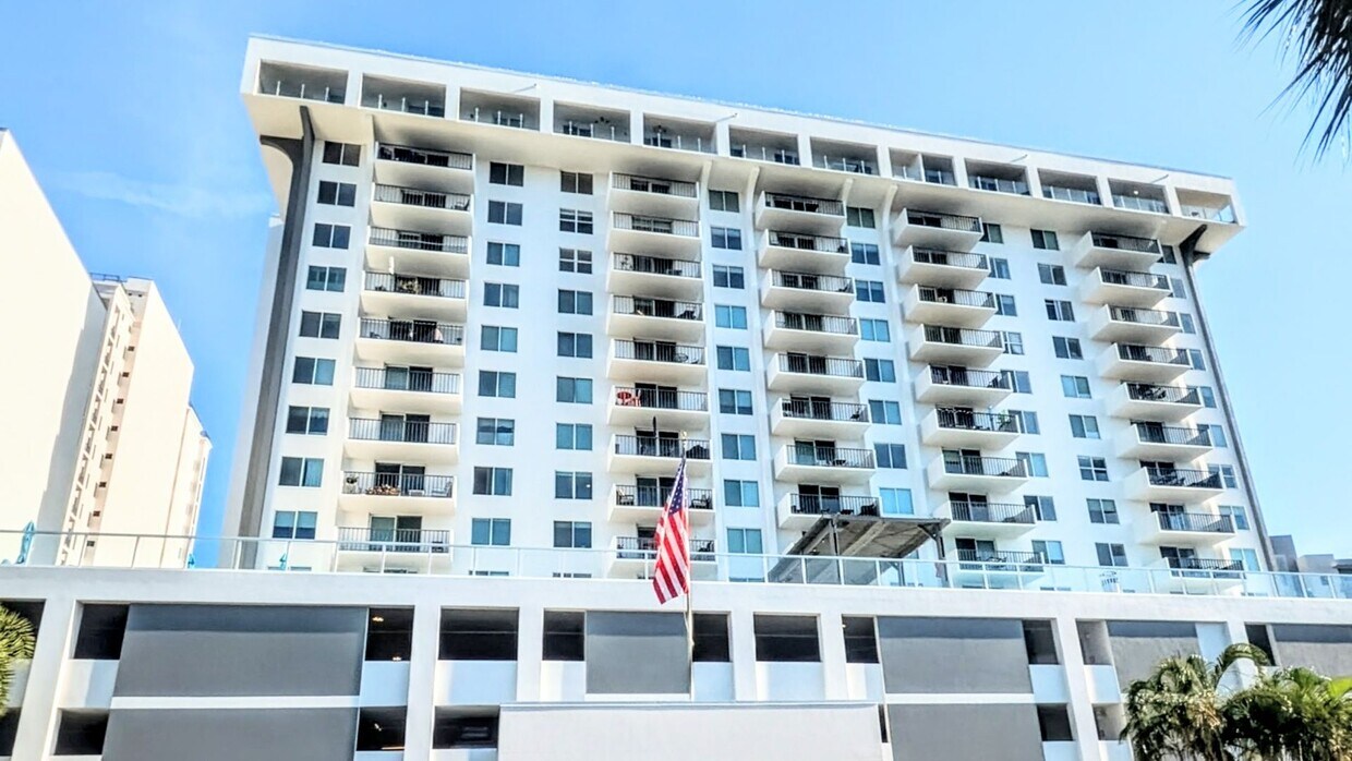 High end condo on waterfront downtown Sarasota! - DOWNTOWN FURNISHED 2/2