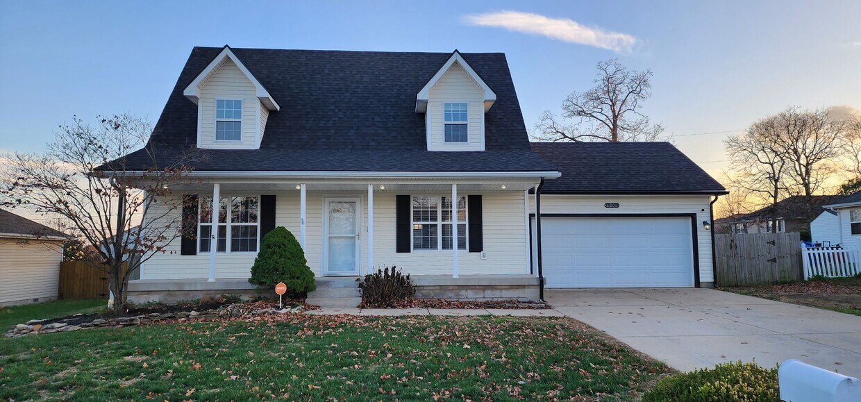 Primary Photo - Beautiful 4 Bed 2.5 Bath Home in Quiet Nei...