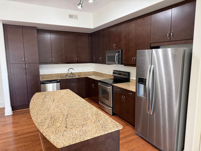 Foto del edificio - 4620 Piedmont Row Dr