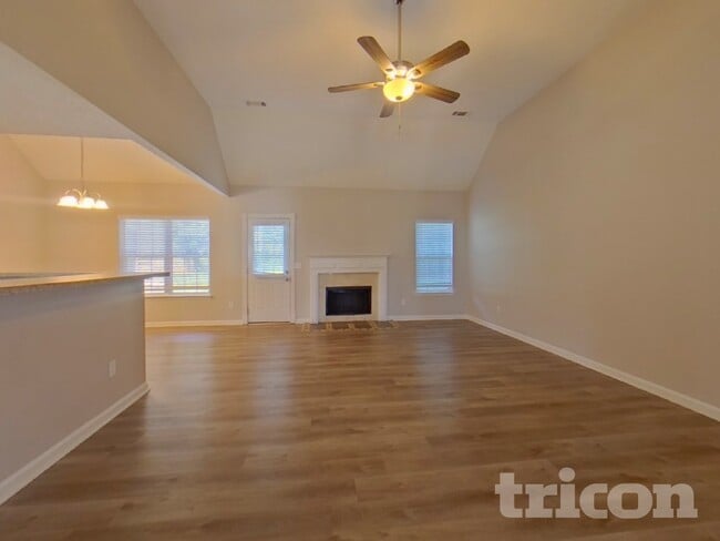 Building Photo - 496 Birchwood Dr