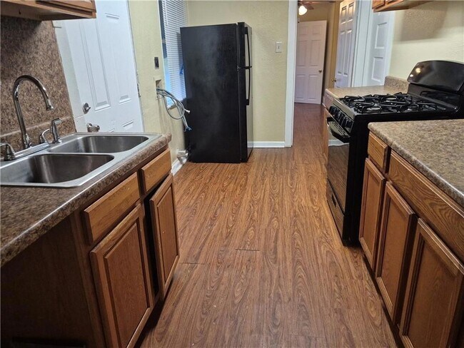 Foto del edificio - 1526 Spain St