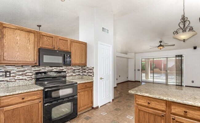 Building Photo - OPEN HOUSE 7/20/2026   1:30 TO 2:30    "FR...