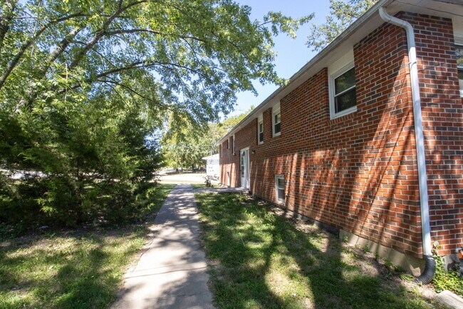 Foto del edificio - 2806 Isherwood Dr