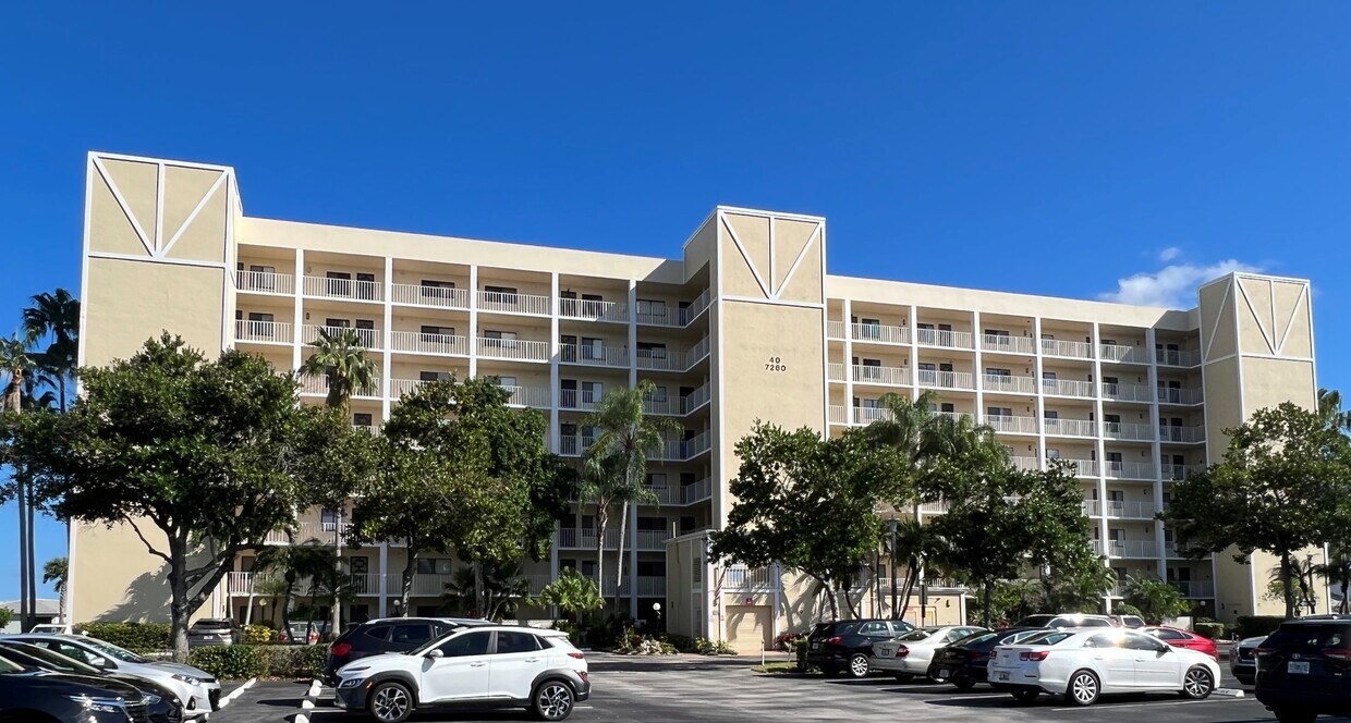 7260 Kinghurst Dr Unit 703, Delray Beach, FL 33446 Condo for Rent in