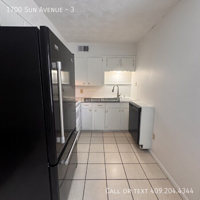 Foto del edificio - 1700 Sun Ave