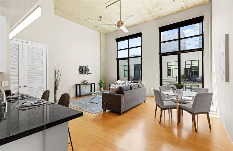 Foto principal - 1050 Island Ave