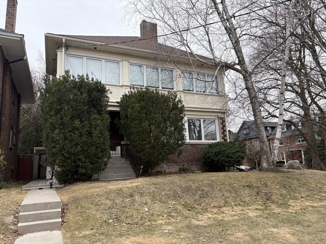 Photo du bâtiment - 193 Heath St W