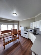 Building Photo - 1037 Southgate St Building Photo - 1037 Southgate St