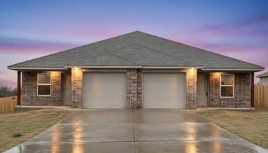 Building Photo - 3312 A Stonewall Dr