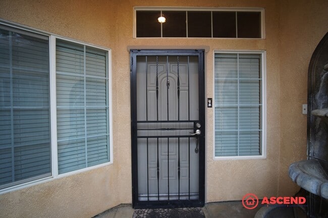 Building Photo - Beautiful Home in the Northwest!