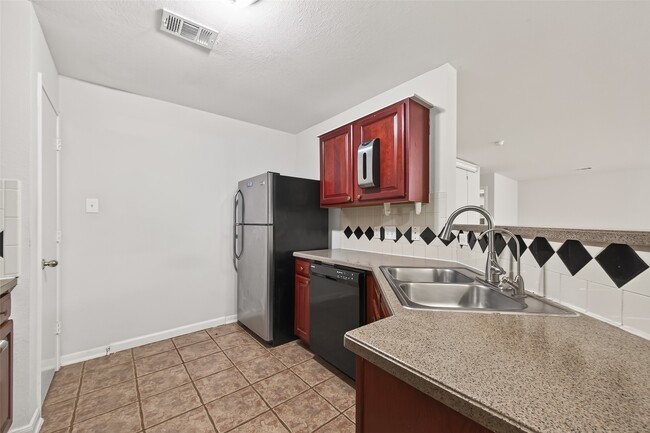 Building Photo - 8427 Brickhaven Ln