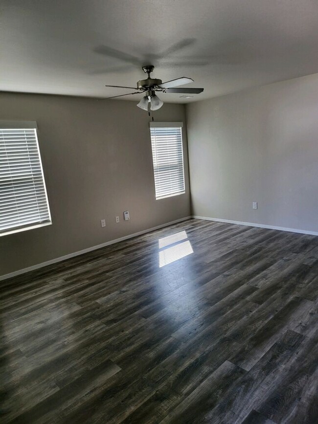 Building Photo - 207/209 Cherry Street Duplex