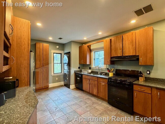 Building Photo - 33 Chetwynd Rd