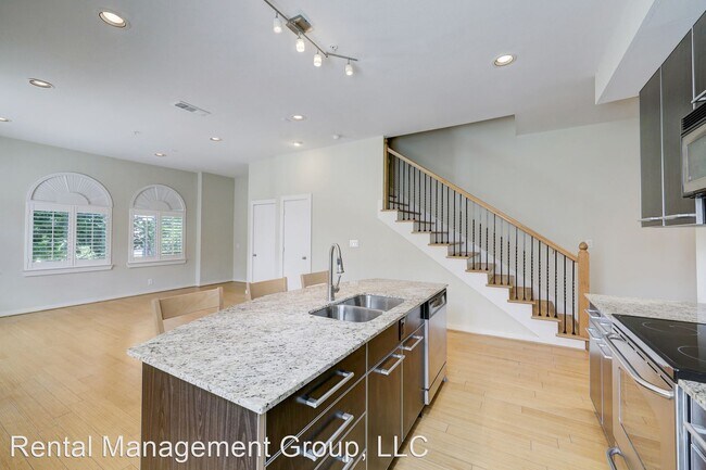 Foto del edificio - 2 br, 2.5 bath House - 802 Jackson Hill St...