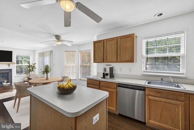 Building Photo - 2103 Sayan Ct