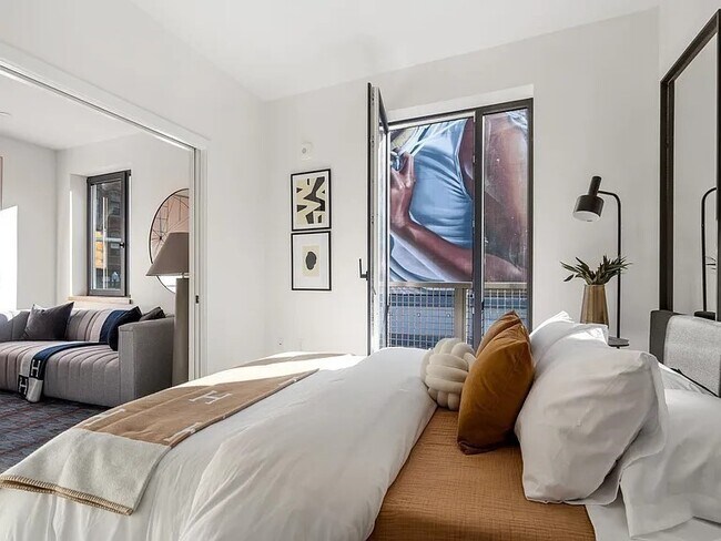 Building Photo - 87 Oxford St