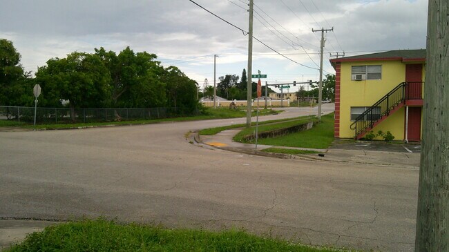 Foto del edificio - 900 W 9th St