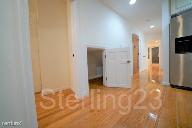 Building Photo - 25-39-39 45th St