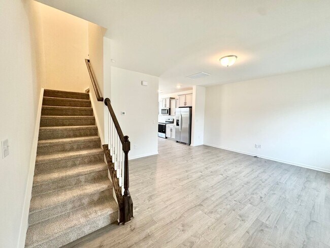 Foto del edificio - BEAUTIFUL 3BD/2.5BTH Townhome - MALLARD CR...