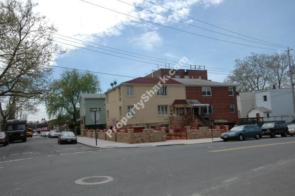 Primary Photo - 220 Avenue W