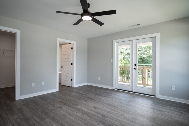 Foto del edificio - 815 Whitehall Rd