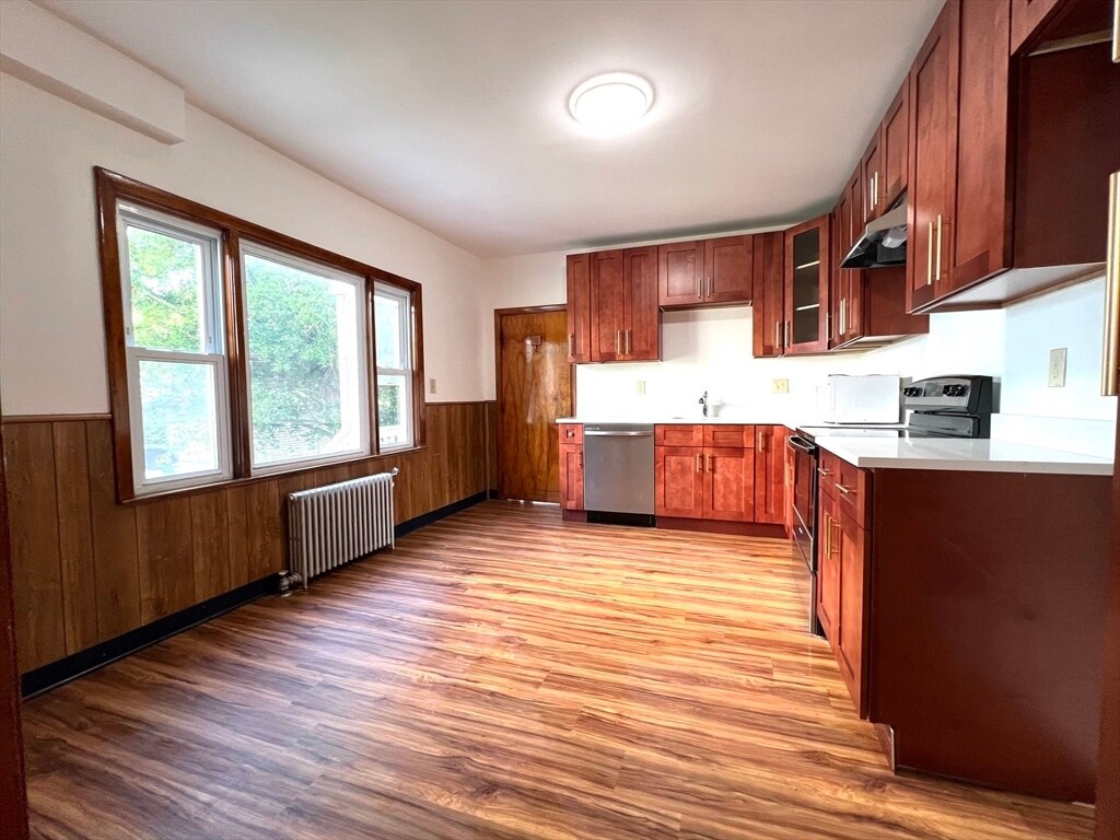 Primary Photo - 246 Temple St