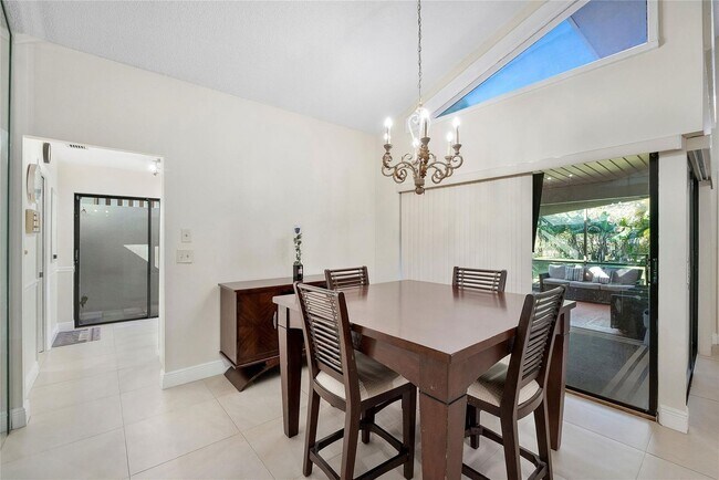 Foto del edificio - 2801 Deer Creek Country Club Blvd