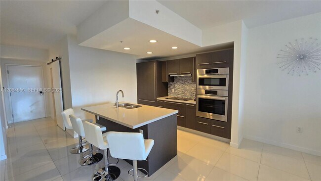 Foto del edificio - 7825 NW 107th Ave