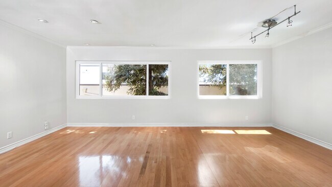 Foto del edificio - 1025 N Kings Rd