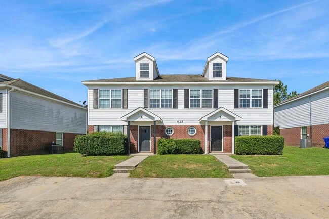 Building Photo - Spacious 4BR Townhome in Monroe
