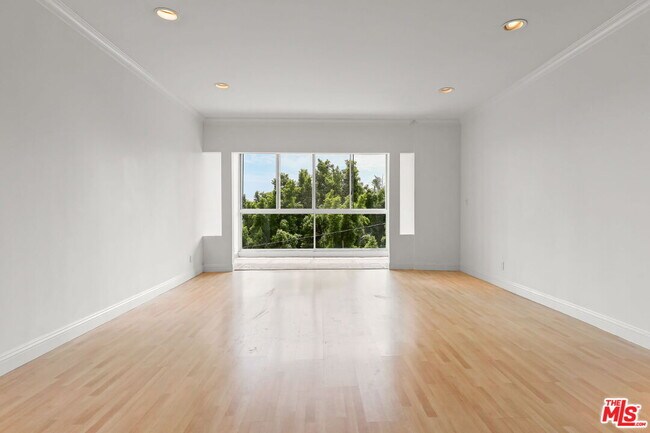 Foto del edificio - 8550 Holloway Dr