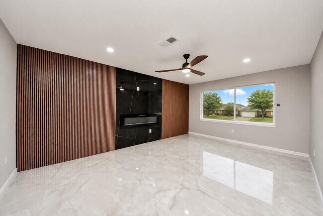 Building Photo - 1503 Locklaine Dr