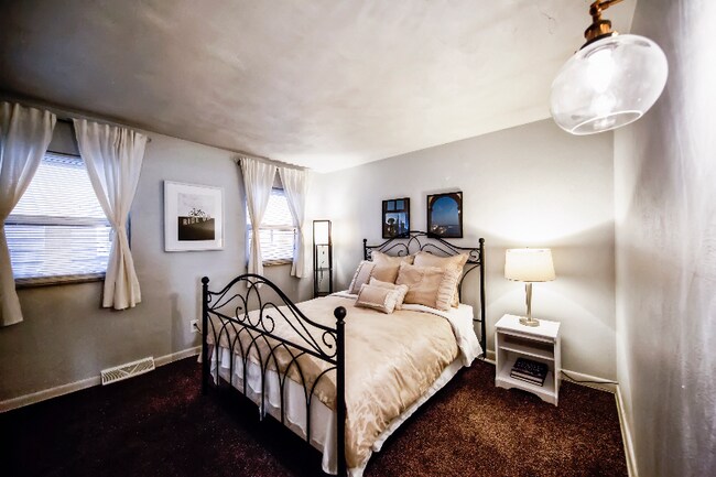 Building Photo - 51 King Ave