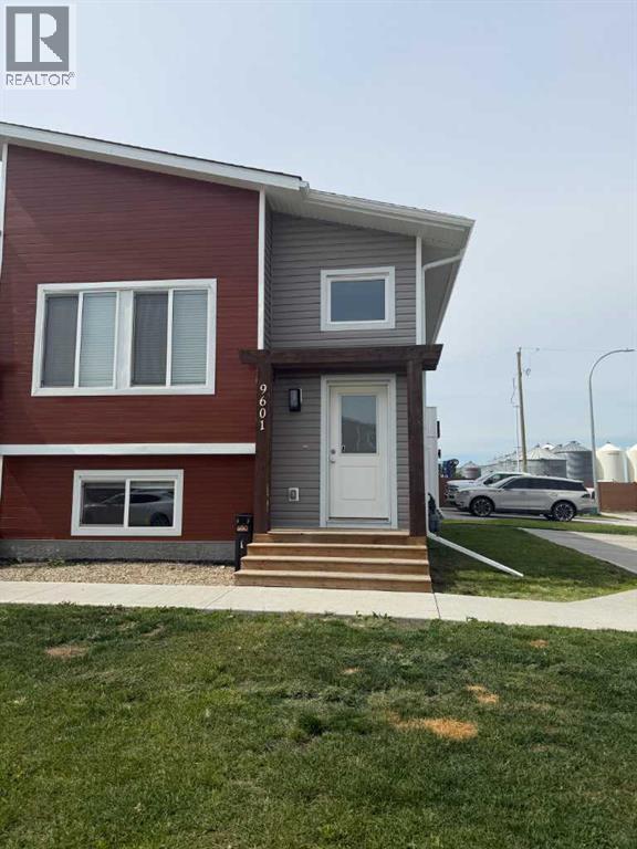 Building Photo - 9601-9114 114 Ave