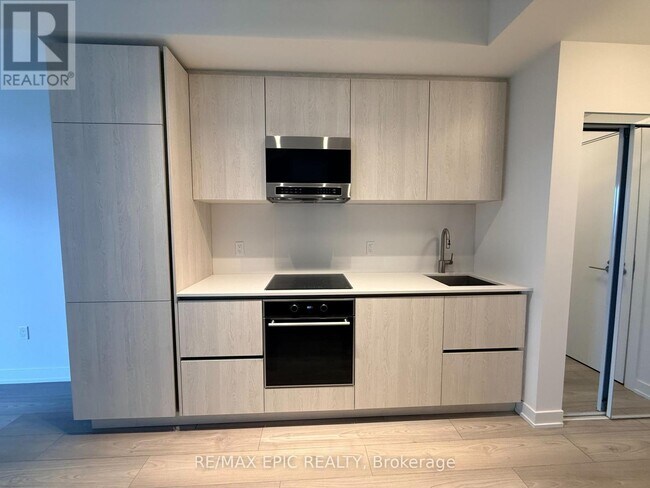 Photo du bâtiment - 120 Broadway Ave